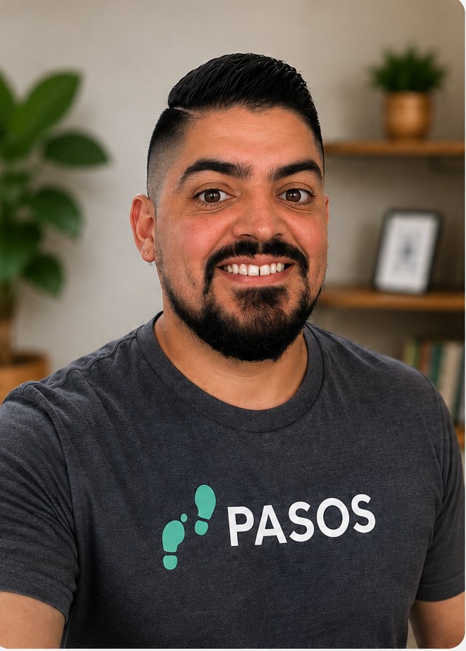 Manuel Velasquez, fundador de Pasos